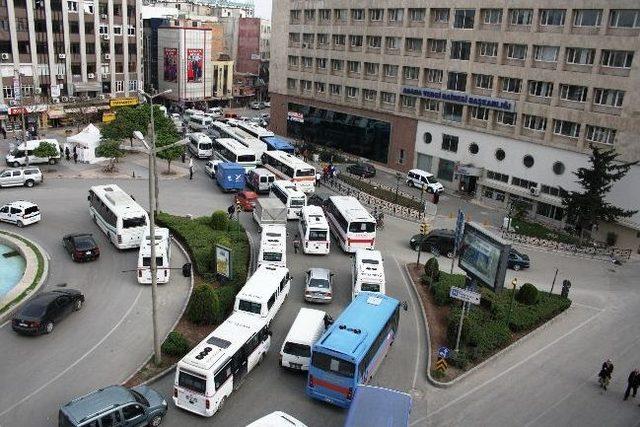 Restorasyon Çalışması Trafiği Felç Etti