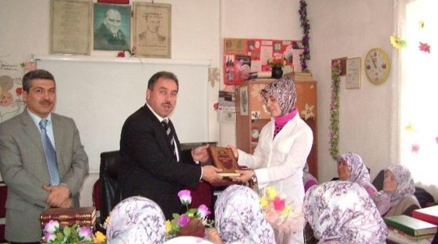 M&uuml;ft&uuml; &Ouml;zt&uuml;rk&rsquo;ten &Ouml;zyayla K&ouml;y&uuml; Kuran Kursu&rsquo;na Ziyaret