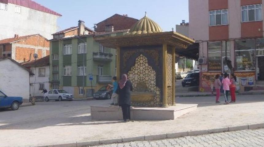 Bilecik'te Yıkılan Binanın Yerine Osmanlı &Ccedil;eşmesi Yapıldı