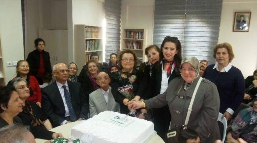Emekli Evleri&rsquo;nde Doğum G&uuml;n&uuml; Heyecanı