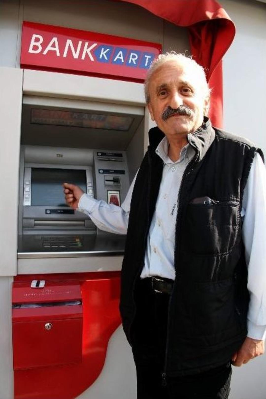 Atm'ye İpli D&uuml;zenek Kurdular, Emekli &Ouml;ğretmen Oyunu Bozdu