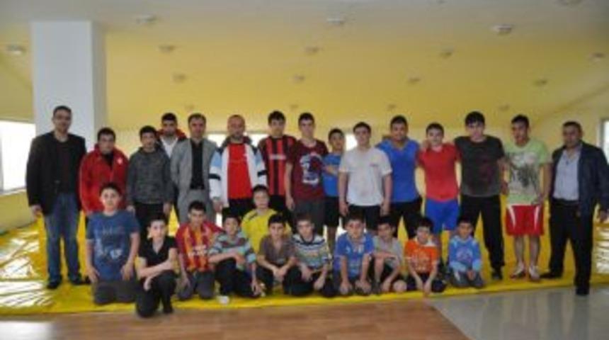 Mutlu, g&uuml;reş&ccedil;ileri ziyaret etti