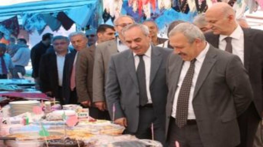 Turhallı Ev Hanımları &Ouml;ğrenciler Yararına Kermes D&uuml;zenledi