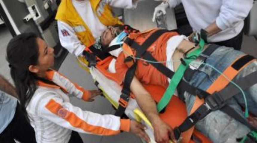 10 Metre Y&uuml;ksekten Yere &Ccedil;akılan Iş&ccedil;i Ağır Yaralandı