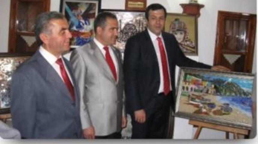 Finike'de cam süsleme sergisi açıldı.