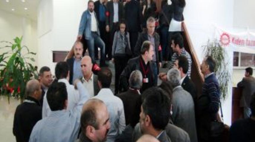 DİSK&rsquo;in Olağan&uuml;st&uuml; Genel Kurulunda Arbede