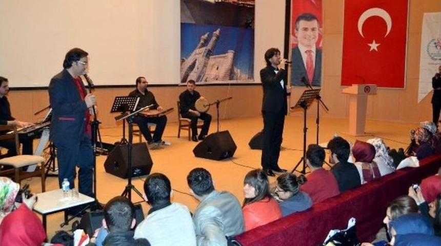 Sivas Kredi Yurtlar Kurumu&rsquo;ndan Şiir Dinletisi Programı D&uuml;zenledi