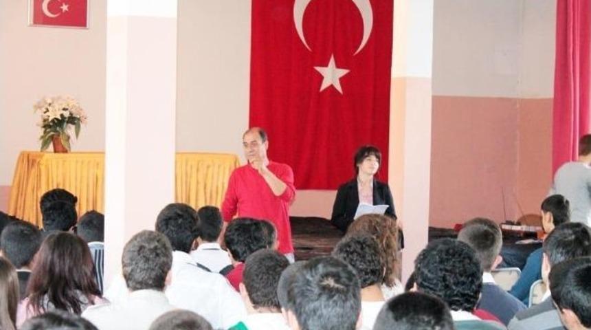 Usta Tiyatrocu &Ouml;ğrencilerle Buluştu