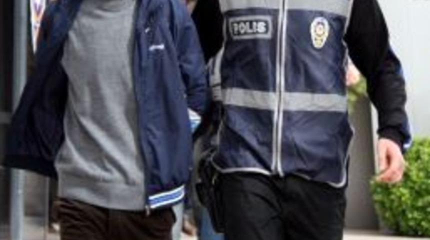 "polisiz" Diyerek Dolandıran Zanlılar Yakalandı