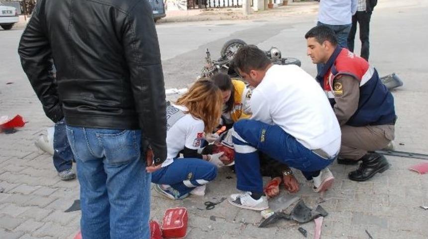 Direksiyon Sınavına Giderken Kaza Ge&ccedil;irdiler