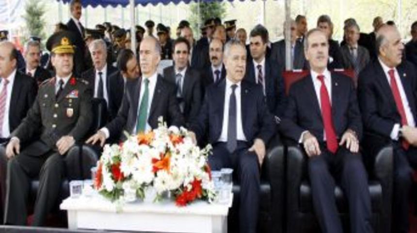 Arın&ccedil;: Biz Tarihinden Korkan Ve Nefret Eden Zavallı Insanlardan Değiliz