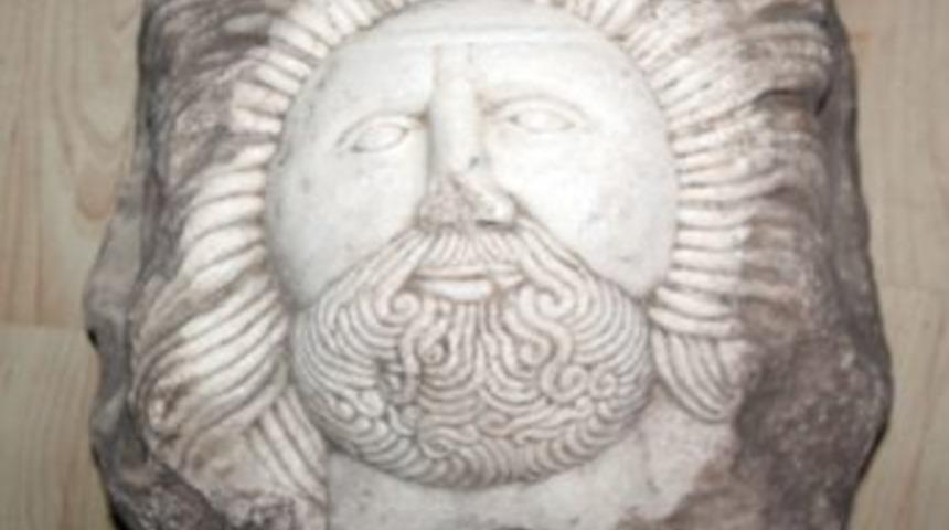 Tarihi Eseri Jandarmaya Satmak Isterken Yakalandı