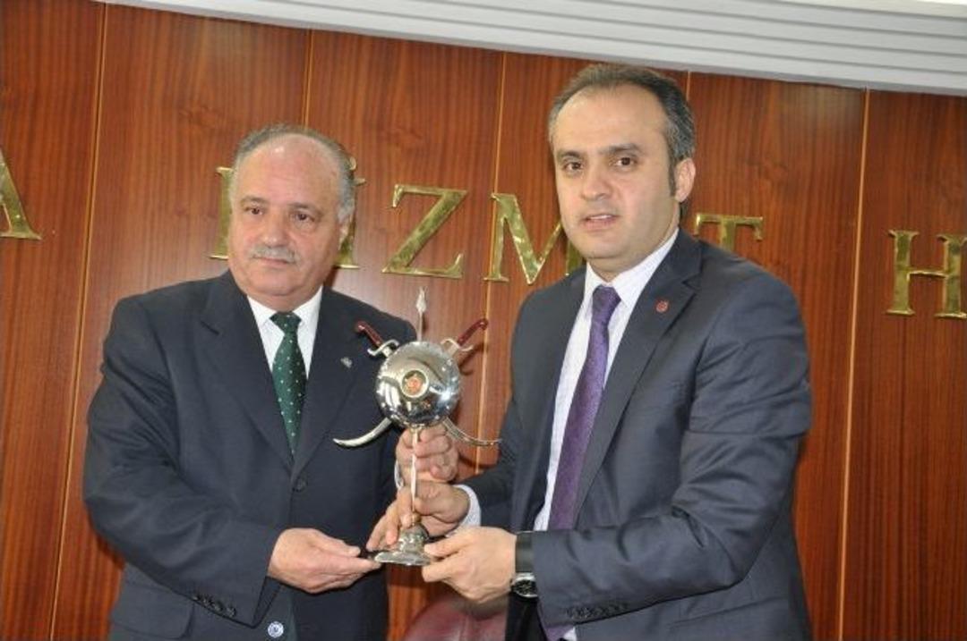 Avrupa&rsquo;nın Baş &Ouml;rt&uuml;l&uuml; İlk Belediye Başkanı İneg&ouml;l'de