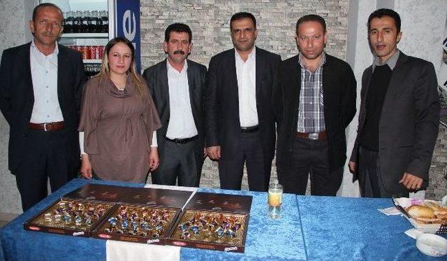 Hakkari’de Öğretmenlere Moralve Dayanışma Yemeği