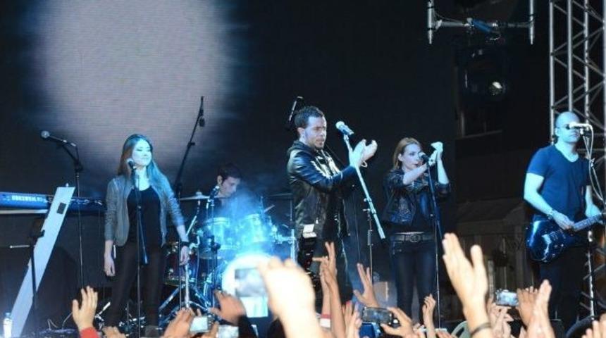 Caddeye Konserli A&ccedil;ılış