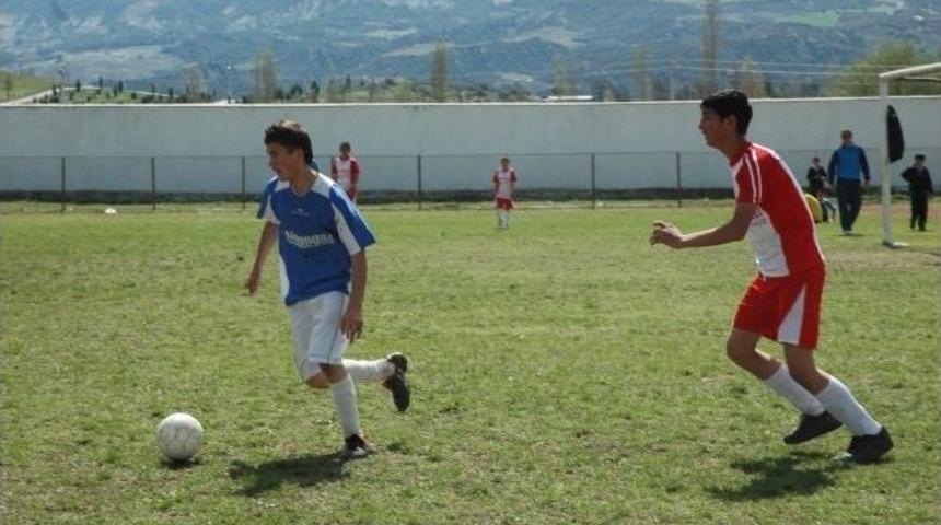 Selendi'de Yıldız Erkekler Futbol Turnuvası'nda Şampiyonu Ybo Oldu