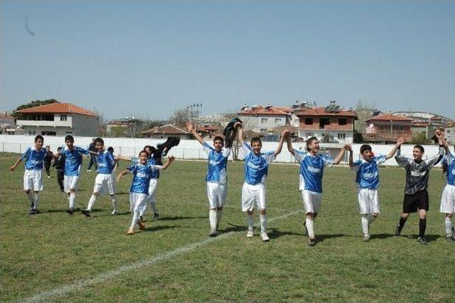 Selendi'de Yıldız Erkekler Futbol Turnuvası'nda Şampiyonu Ybo Oldu