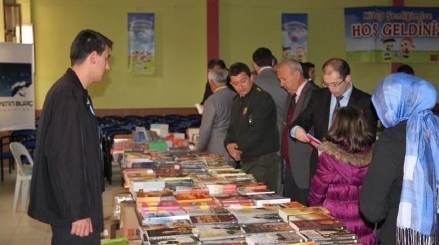 Elmalı İl&ccedil;esinde Kitap Fuarı A&ccedil;ıldı