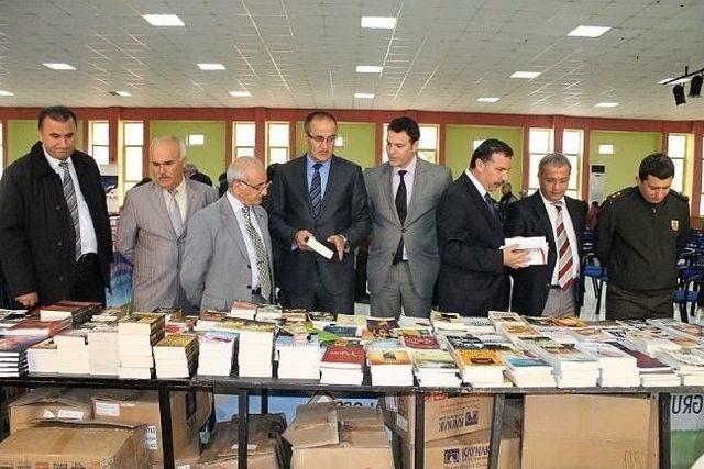 Elmalı İlçesinde Kitap Fuarı Açıldı