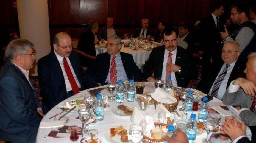Ak Parti&rsquo;li &Ccedil;elik: &ldquo;ırk&ccedil;ılık Yery&uuml;z&uuml;n&uuml;n En İlkel Hastalığıdır&rdquo;