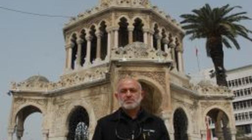 İzmirli Esnafın Tek Kişilik Travesti Eylemi