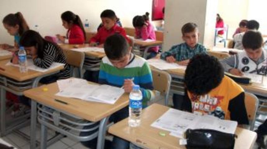 Toros Finike Koleji'nin D&uuml;zenlediği Bilgi Yarışına Bin &Ouml;ğrenci Katıldı