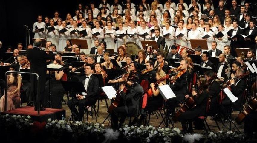 Carmina Burana İle B&uuml;y&uuml;lediler