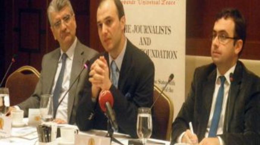 'T&uuml;rkiye, Fransız Tipi Laiklikten Amerikan Tipi Laikliğe Doğru Seyahate &Ccedil;ıktı'