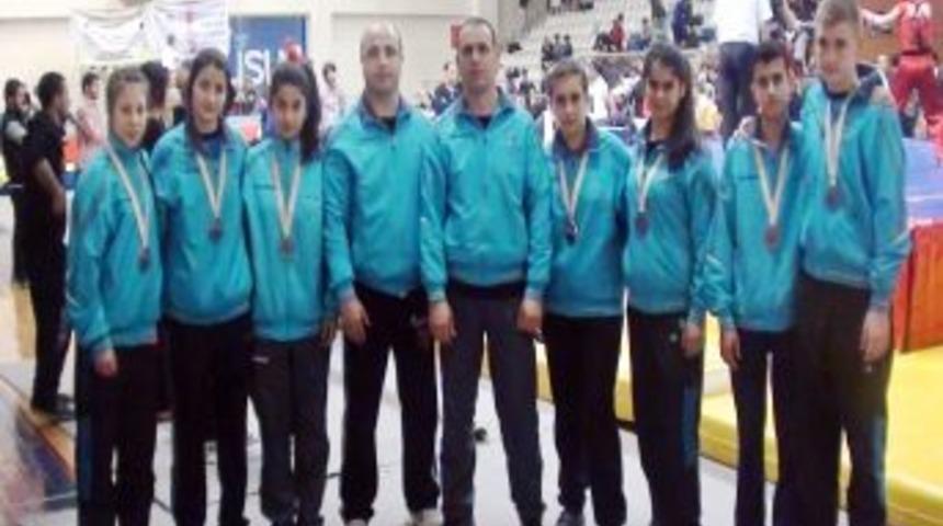 Wushu Şampiyonasında İzmir Yedi T&uuml;rkiye Derecesi Aldı