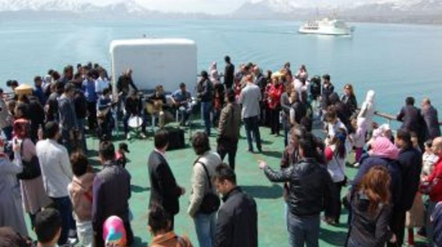 Polis Haftası Dolayısıyla Feribot Gezisi D&uuml;zenlendi