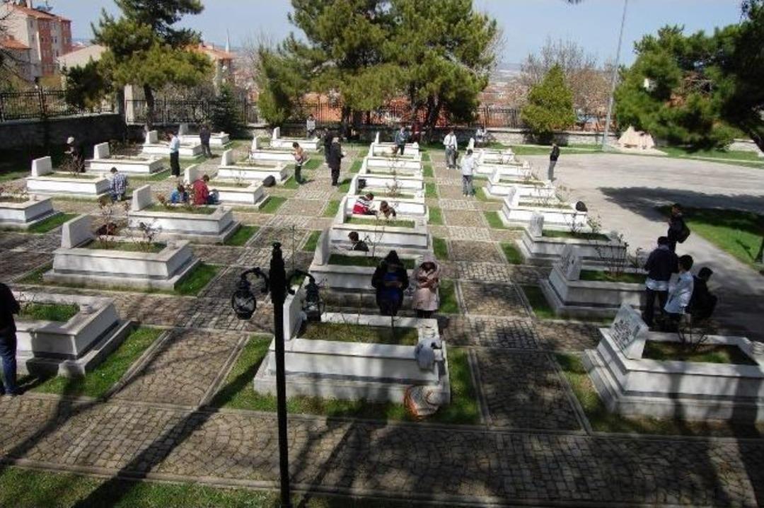 Lise &Ouml;ğrencilerinden Şehitlere &ldquo;vefa&rdquo; &Ouml;rneği