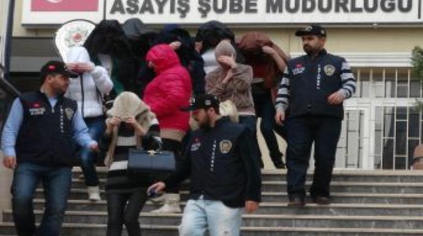 Fuhuş Operasyonunda 57 G&ouml;zaltı
