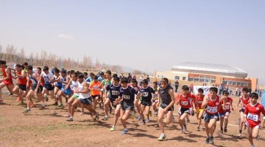 Doğu Ve G&uuml;ney Doğu İlleri Kros Yarışları Yapıldı