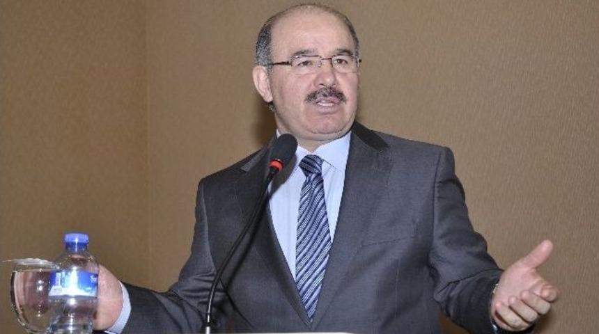 Ak Parti&rsquo;li H&uuml;seyin &Ccedil;elik, Kuşadası&rsquo;nda Turizmcilerle Bir Araya Geldi