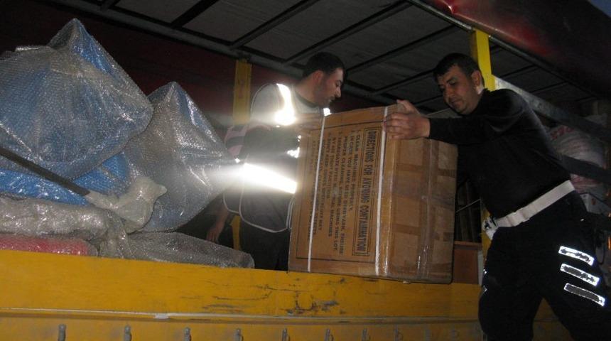 Ev Eşyaları Taşıyan Kamyondan Ka&ccedil;ak Sigara &Ccedil;ıktı