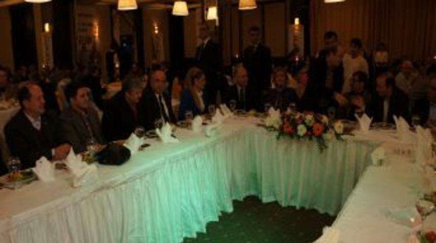 İş Adamı Karadayı, İstanbul İl Genel Meclisi &Uuml;yeleri Onuruna Yemek Verdi