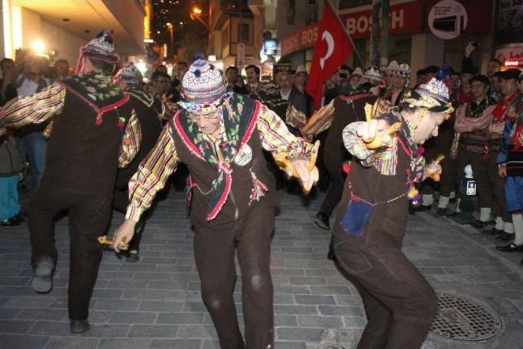 Bursa'da Bin Yıllık Kına Gecesi Geleneği Yaşatılıyor