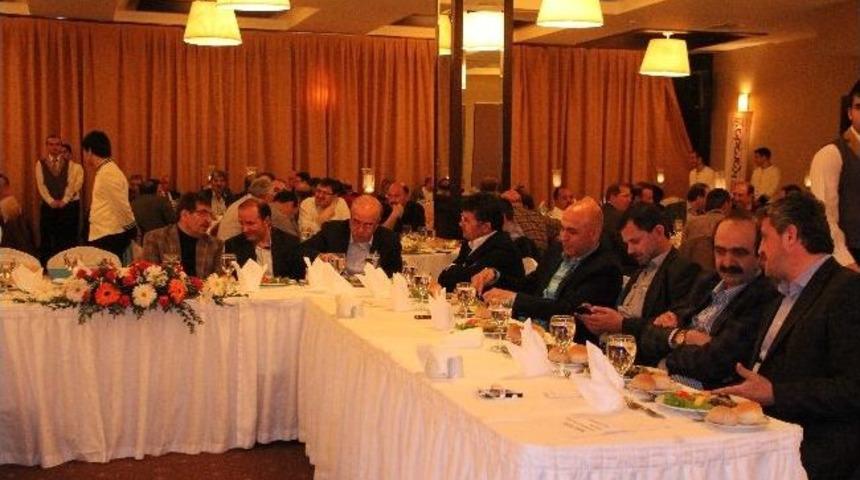 Karadayı&rsquo;dan İstanbul İl Genel Meclisi &Uuml;yelerine Yemek