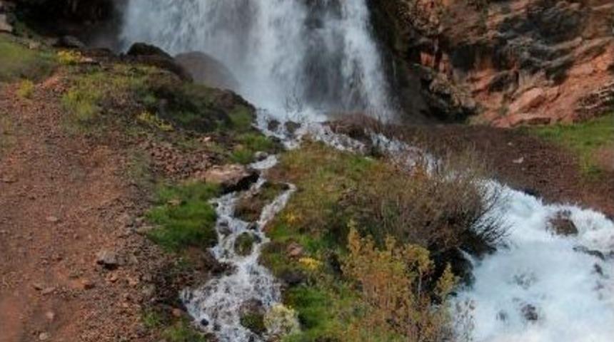 Beyaz Su Şelalesi 7 Yıl Sonra Yeniden Aktı