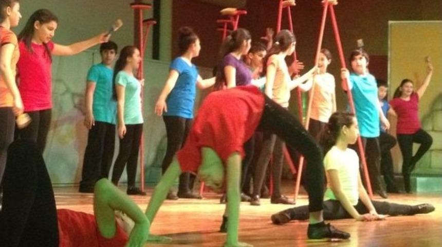 Miniklere &ldquo;d&uuml;şler Sokağı&rdquo;