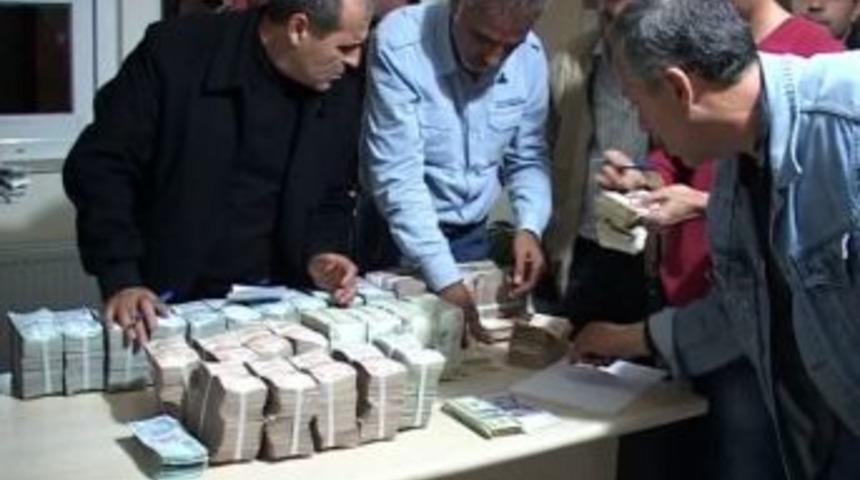 Banka Nakil Aracından &Ccedil;aldıkları 2 Milyon Lira Ile Mersin&rsquo;de Yakalandı