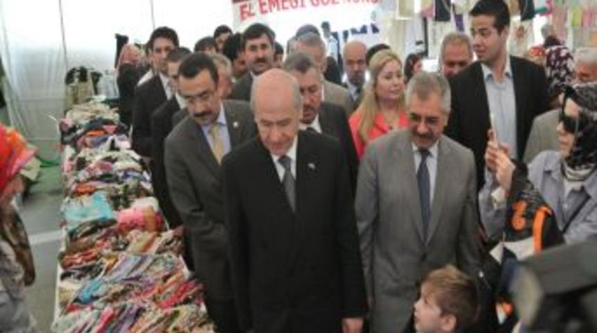 Bah&ccedil;eli'ye Memleketinde Sıkma Ve Ispanaklı B&ouml;rek Ikram Edildi