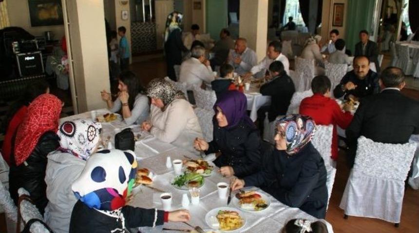 Kardelen Ev Hanımlarından Dayanışma Kahvaltısı