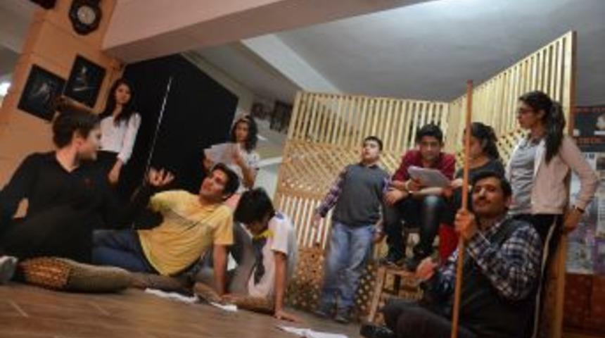 Tiyatro Agon Geleceğin Tiyatro Sanat&ccedil;ılarını Yetiştiriyor