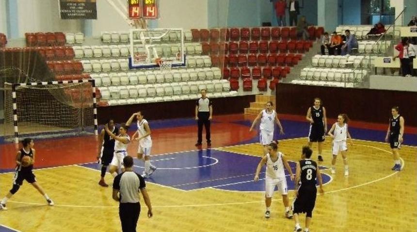 Konaklı Kadınlar Yenilgisiz Davam Ediyor