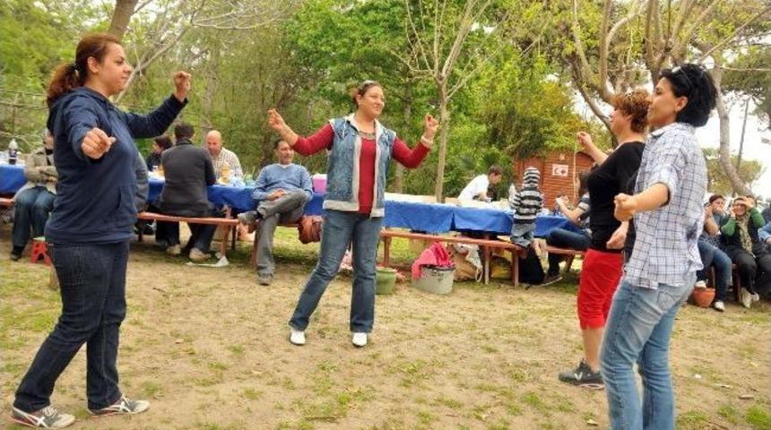 Polisler Piknikte Stres Attı