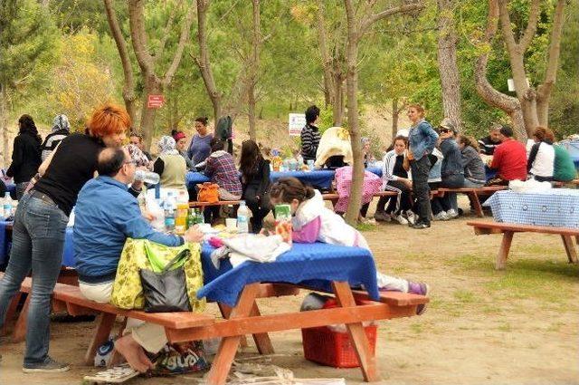 Polisler Piknikte Stres Attı 1