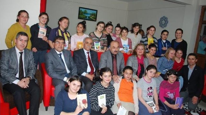 Aksoy, Sevgi Evlerini Ziyaret Etti