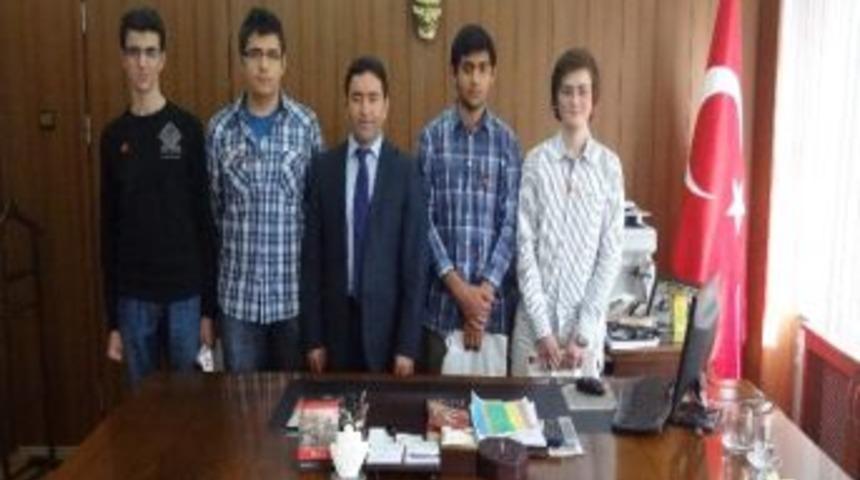 Ygs&rsquo;de Derece Yapan &Ouml;ğrencilere Kaymakamdan Altın