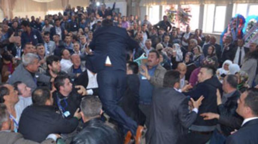 Kooperatif kongresinde kavga